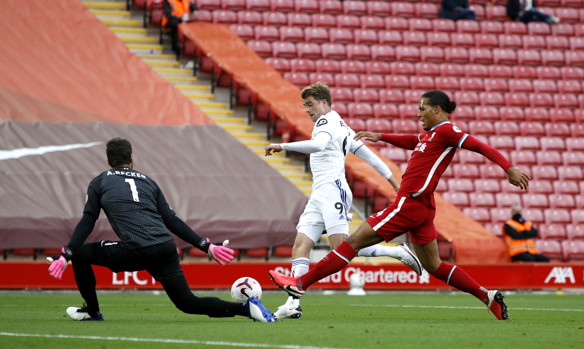 坚持与球员 坚持与球员